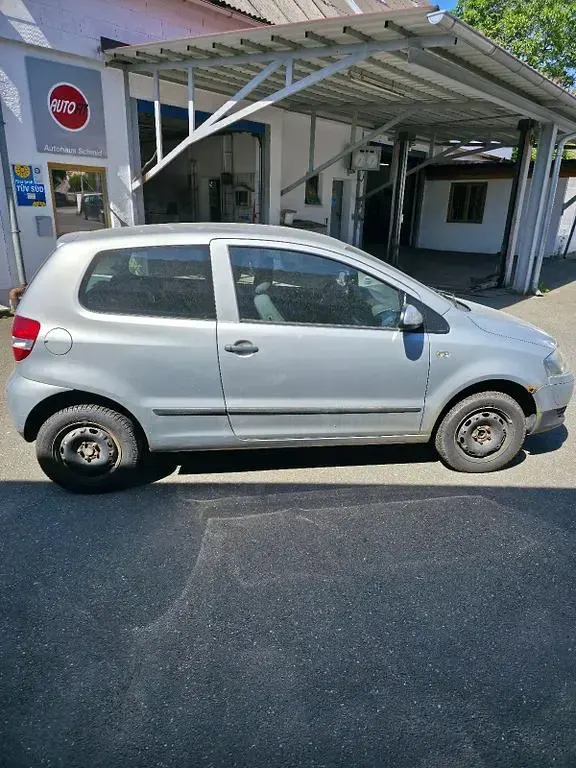 Gebraucht VW Fox Basis 54 PS (39 kW) 2007 Silber Kleinwagen