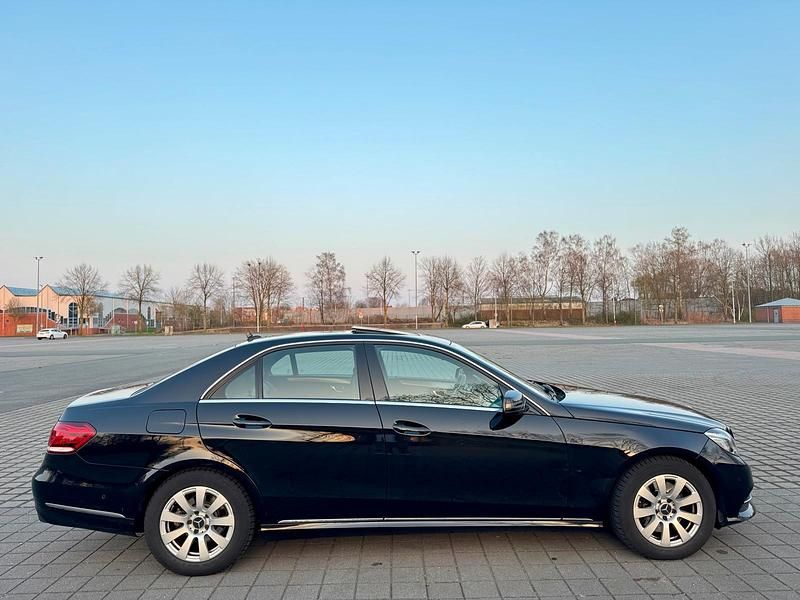 Gebraucht Mercedes E250 204 PS (150 kW) 2015 Schwarz Limousine