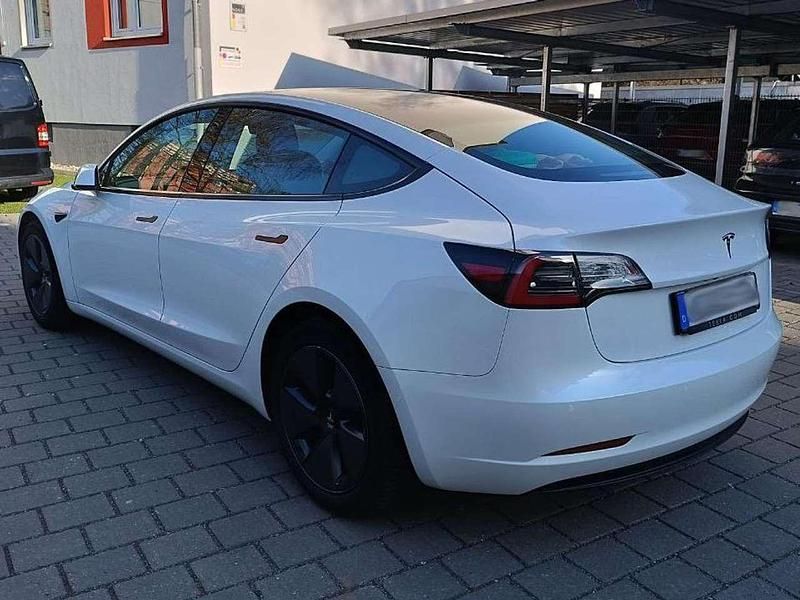 Gebraucht Tesla Model 3 Standard Range Plus 239 kW (325 PS) 2021 Weiß Limousine