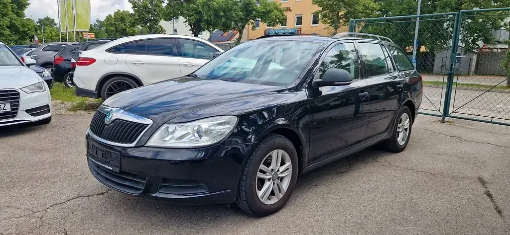 Gebraucht Skoda Octavia 122 PS (89 kW) 2011 Schwarz Kombi