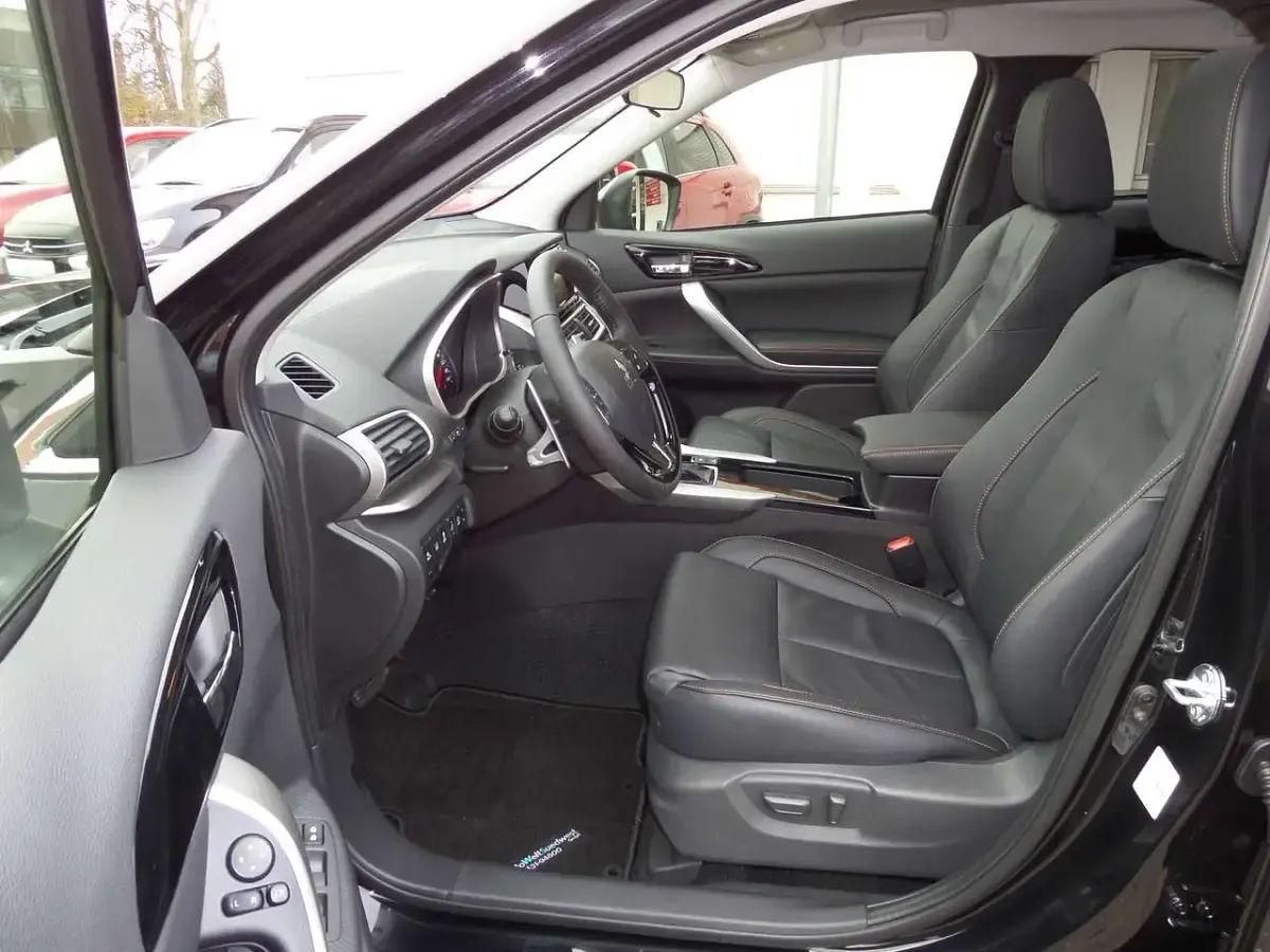 Gebraucht Mitsubishi Eclipse Cross Top 163 PS (119 kW) 2020 Pantherschwarz SUV