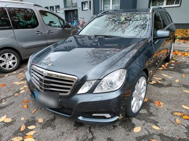 Andere außenfarben Gebraucht 2009 Mercedes E250 Kombi | 6.500 € (Fairer Preis) - Bild 1/4