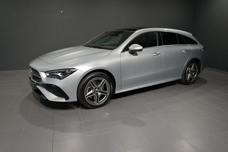 Metalliclack hightechsilber Gebraucht 2024 Mercedes CLA250 AMG Line Premium Limousine | 36.980 € (Etwas zu teuer) - Bild 1/3