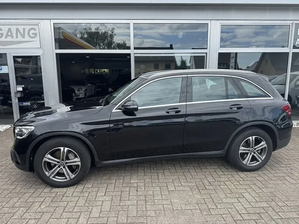 Gebraucht Mercedes GLC200 Business 197 PS (144 kW) 2020 Obsidianschwarz  metalliclack SUV