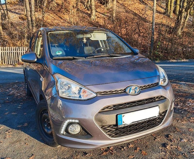 Grau Gebraucht 2016 Hyundai i10 Passion Kleinwagen | 5.499 € (Guter Preis) - Bild 1/4