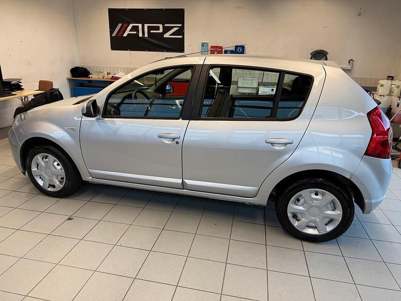 Gebraucht Dacia Sandero 75 PS (55 kW) 2009 Silber Kleinwagen