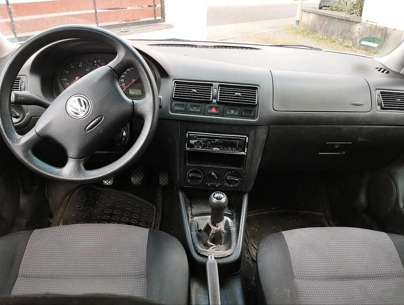 Gebraucht VW Golf IV 2001 Silber Limousine