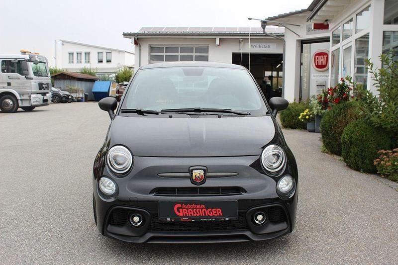 Gebraucht Abarth 695 179 PS (131 kW) 2024 Schwarz Kleinwagen