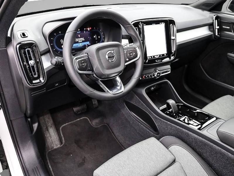 Gebraucht Volvo XC40 Plus 163 PS (119 kW) 2023 Weiß SUV