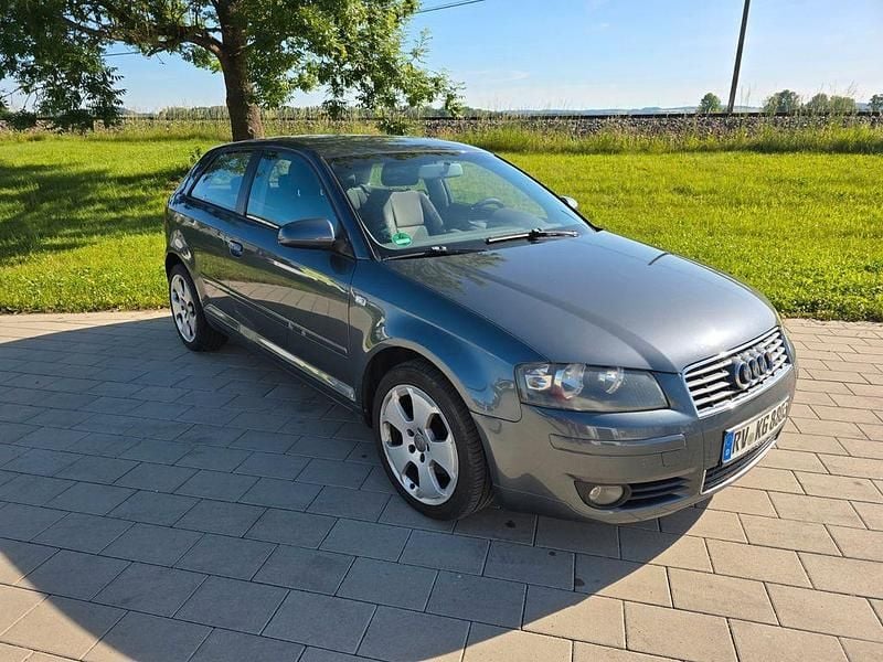 Grau Gebraucht 2004 Audi A3 Ambition Limousine | 1.000 € (Guter Preis) - Bild 1/4