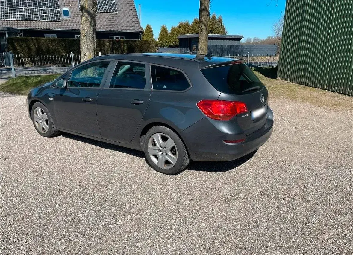 Usata Opel Astra 110 CV (80 kW) 2012 Grigio Station wagon