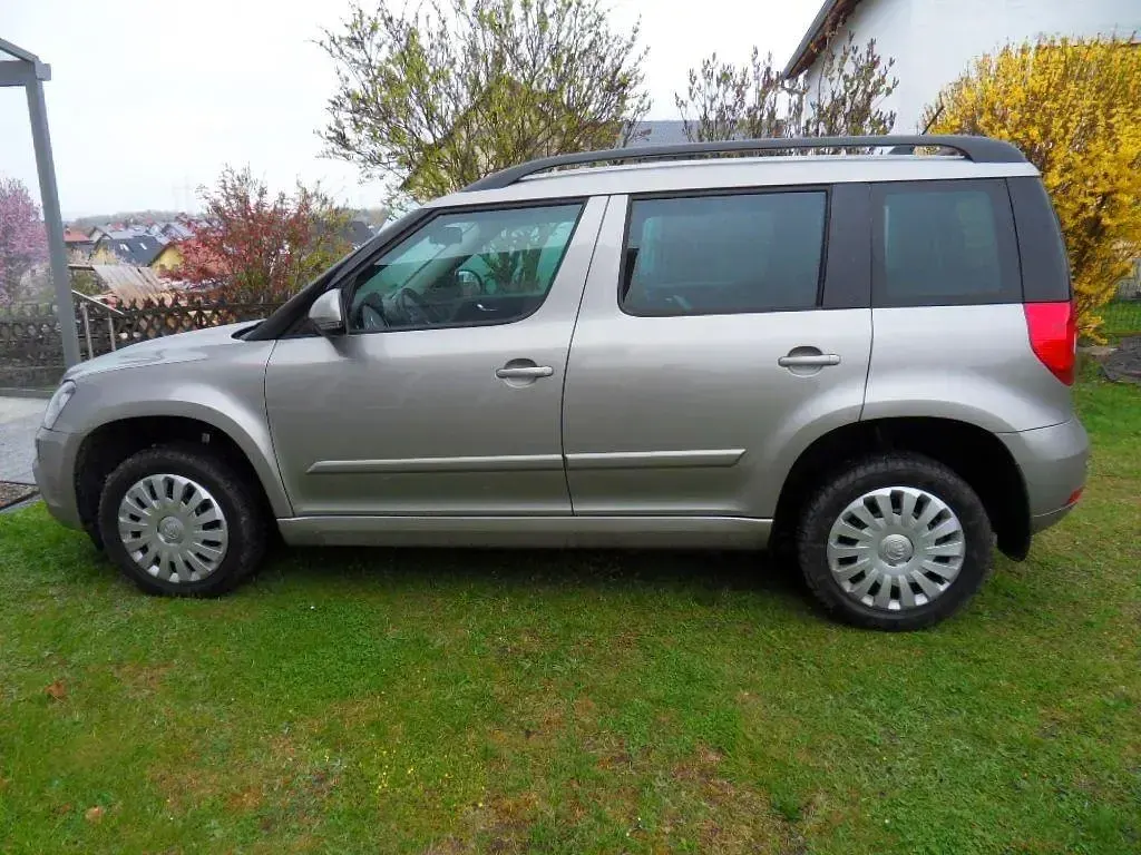 Gebraucht Skoda Yeti Elegance 140 PS (102 kW) 2014 Braun SUV