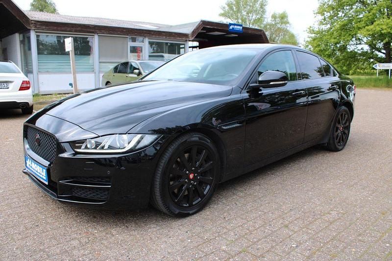 Gebraucht Jaguar XE Pure 200 PS (147 kW) 2017 Schwarz Limousine