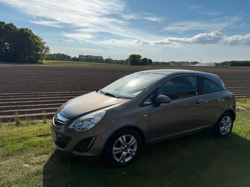 Grau Gebraucht 2011 Opel Corsa Kleinwagen | 4.000 € (Fairer Preis) - Bild 1/4