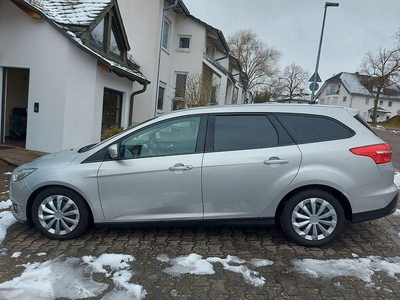 Gebraucht Ford Focus Business Edition 125 PS (91 kW) 2015 Silber Limousine