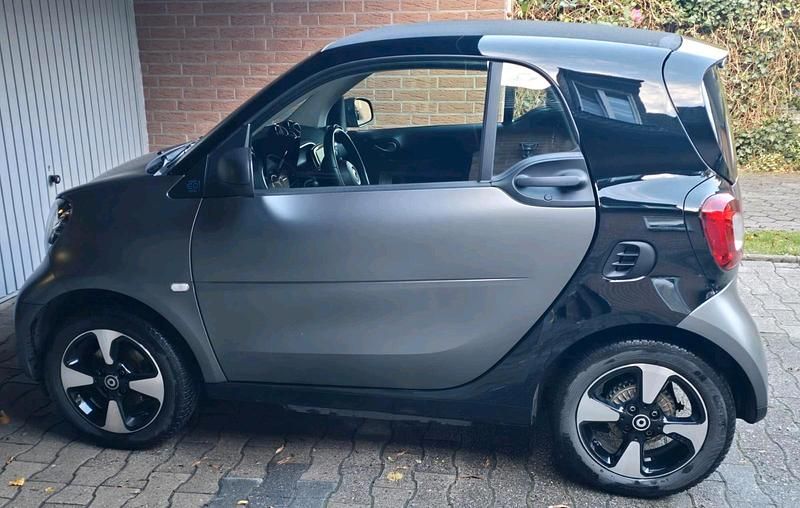 Grau Gebraucht 2020 Smart ForTwo Electric Drive Coupé | 12.250 € (Teuer) - Bild 1/4