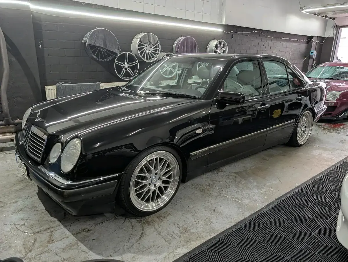 Gebraucht Mercedes E280 Elegance 204 PS (150 kW) 1999 Schwarz Limousine