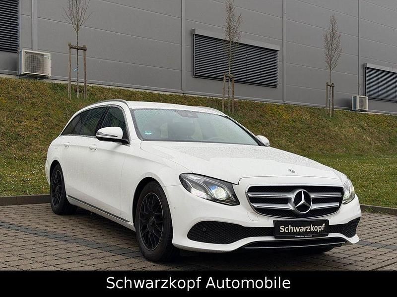 Gebraucht Mercedes E220 194 PS (142 kW) 2017 Weiß Kombi
