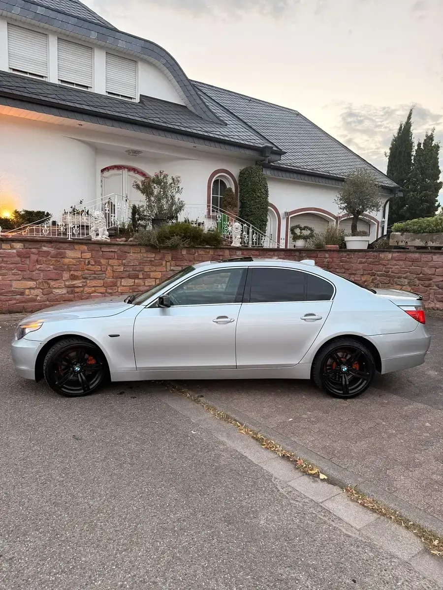 Gebraucht BMW 523 177 PS (130 kW) 2005 Silber Limousine