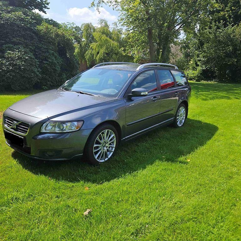 Grau Gebraucht 2008 Volvo V50 Summum Kombi | 3.450 € (Fairer Preis) - Bild 1/4