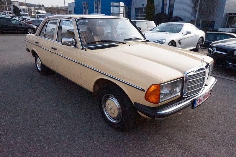 Gebraucht Mercedes 300 88 PS (64 kW) 1983 Gelb Limousine