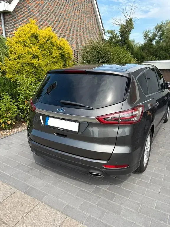 Gebraucht Ford S-MAX Titanium 179 PS (131 kW) 2017 Grau Van / Kleinbus