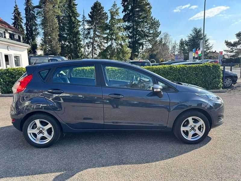 Gebraucht Ford Fiesta Trend 80 PS (58 kW) 2014 Midnight skygrau metallic Kleinwagen