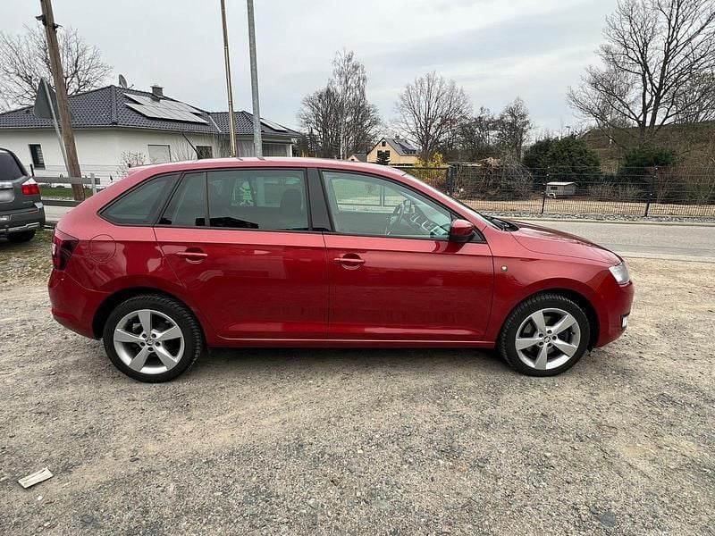 Gebraucht Skoda Rapid 105 PS (77 kW) 2014 Rot Kleinwagen