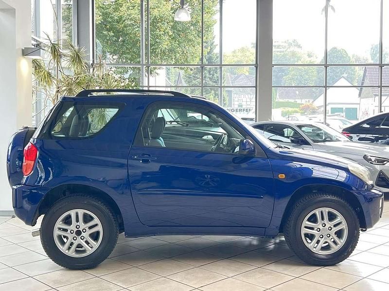 Gebraucht Toyota RAV4 125 PS (91 kW) 2003 Pacificblau mica SUV