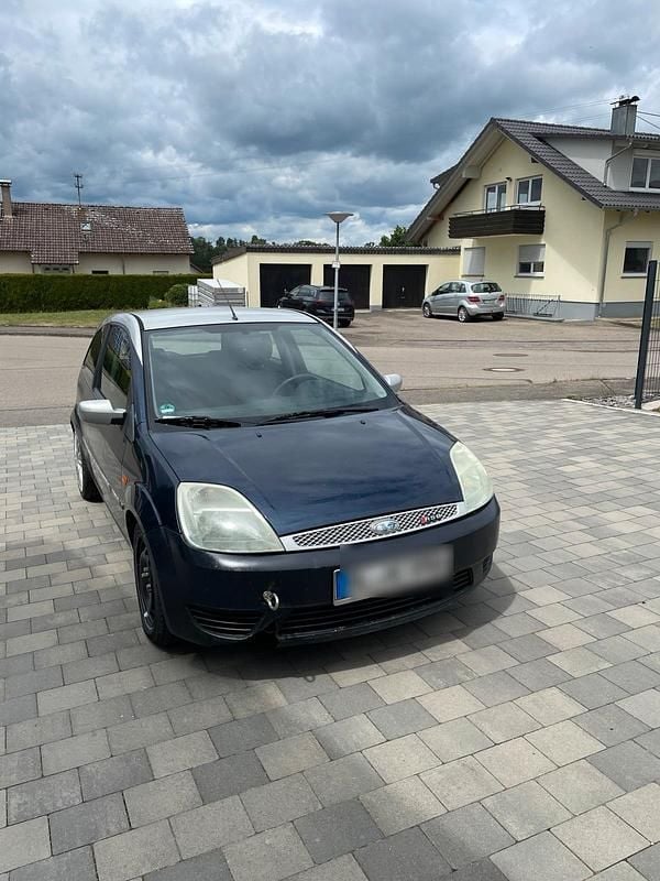 Blau Gebraucht 2004 Ford Fiesta Kleinwagen | 450 € (Guter Preis) - Bild 1/4