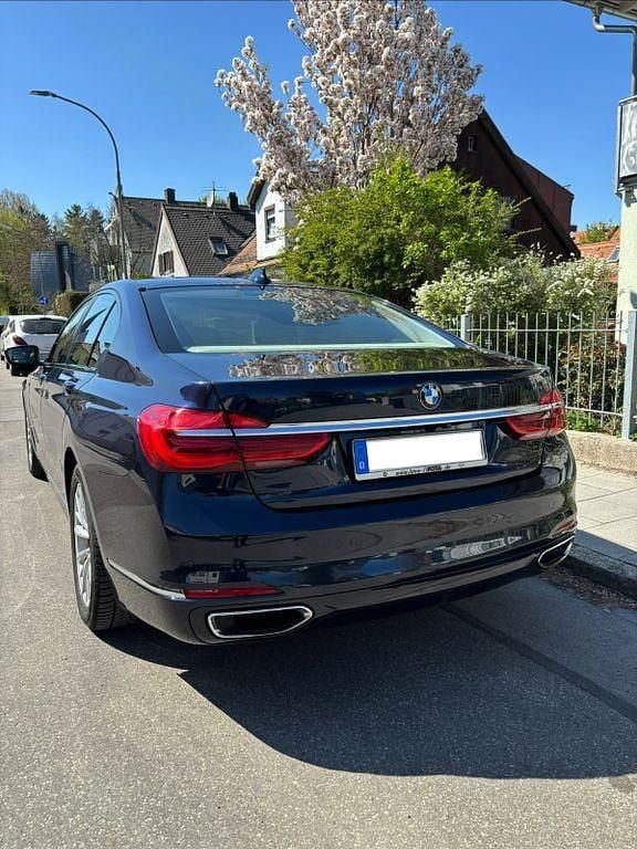 Second-hand BMW 730 265 CP (194 kW) 2016 Albastru Berlinǎ
