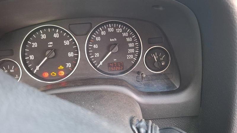 Gebraucht Opel Astra 84 PS (61 kW) 2003 Silber Coupé