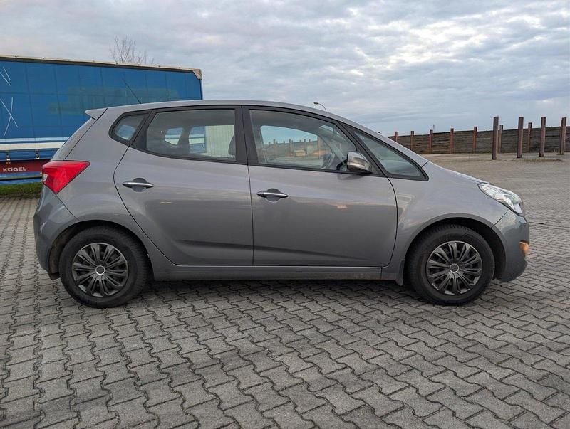 Gebraucht Hyundai ix20 90 PS (66 kW) 2013 Grau Kleinwagen