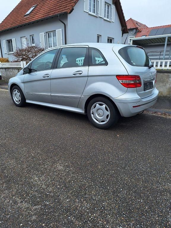 Gebraucht Mercedes B150 95 PS (69 kW) 2005 Silber Van / Kleinbus