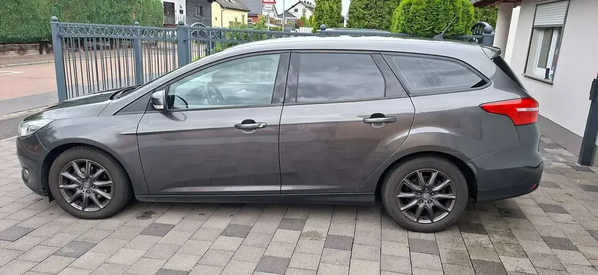 Gebraucht Ford Focus Business Edition 101 PS (74 kW) 2016 Magneticgrau (metallic) Kombi