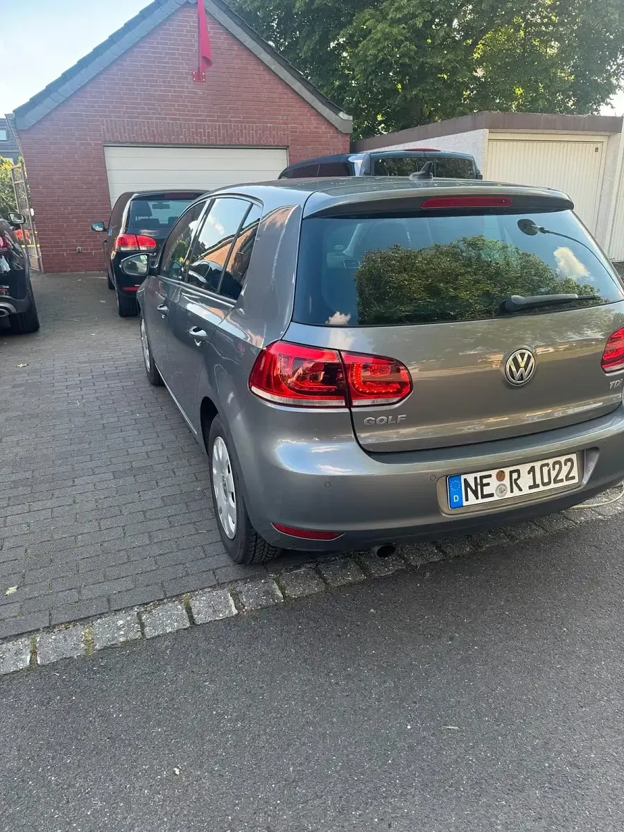 Gebraucht VW Golf VII 105 PS (77 kW) 2012 Grau Limousine