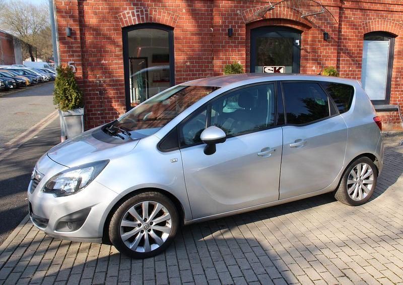 Gebraucht Opel Meriva Design Edition 140 PS (102 kW) 2011 Silber Van / Kleinbus