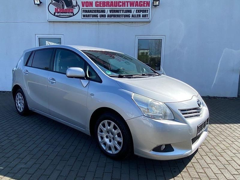 Silber Gebraucht 2010 Toyota Verso Life Van / Kleinbus | 3.450 € (Guter Preis) - Bild 1/4