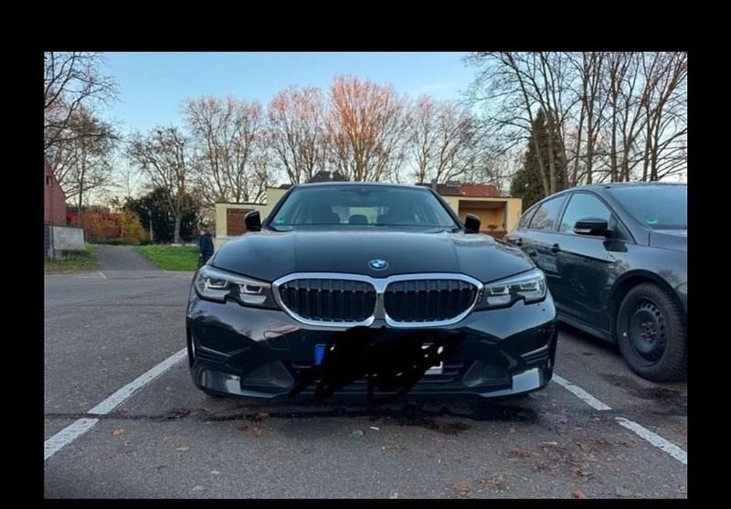 Schwarz Gebraucht 2019 BMW 330e Limousine | 18.000 € (Teuer) - Bild 1/4