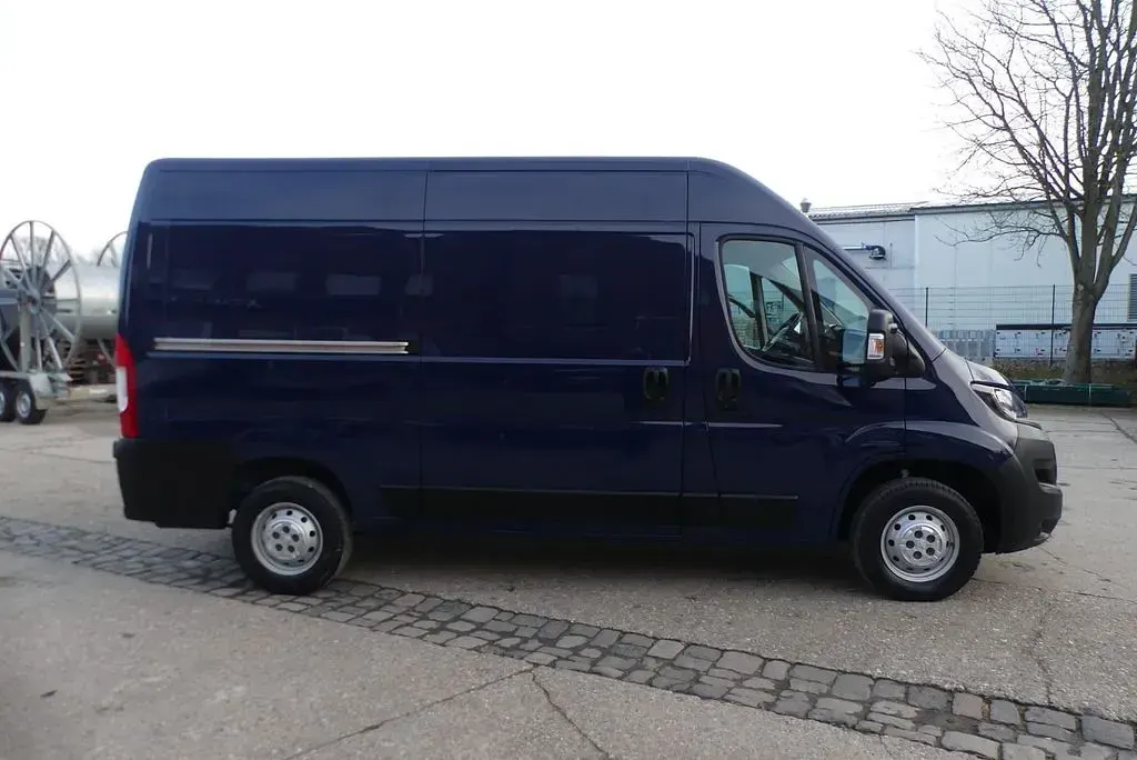 Gebraucht Peugeot Boxer 140 PS (102 kW) 2021 Blau Van