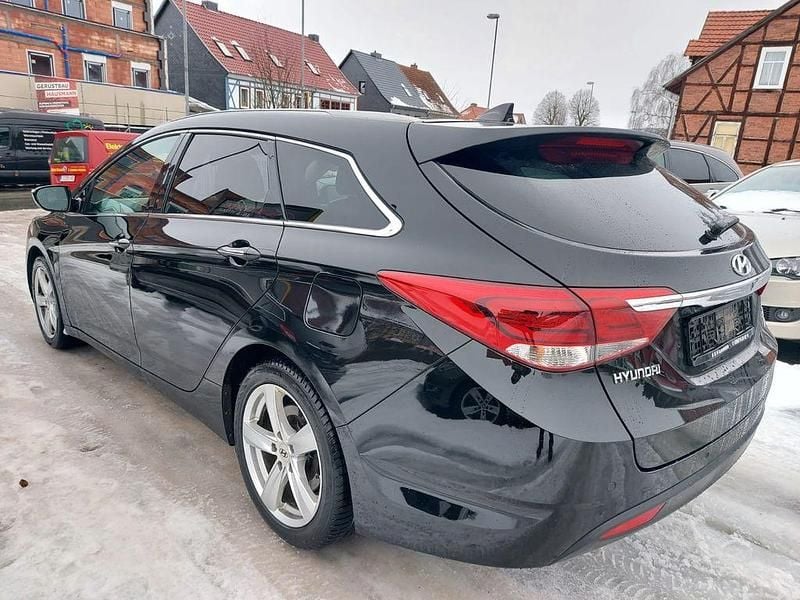 Gebraucht Hyundai i40 141 PS (103 kW) 2017 Schwarz Kombi
