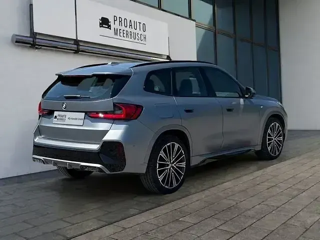 Gebraucht BMW X1 M Sport 211 PS (155 kW) 2024 Frozen pure grey SUV