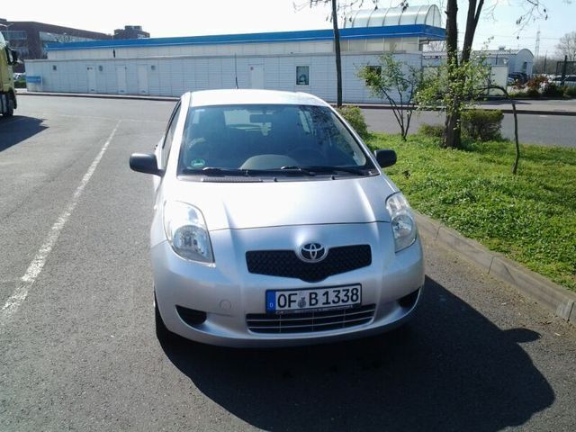 Gebraucht Toyota Yaris 87 PS (63 kW) 2008 Silber Kleinwagen
