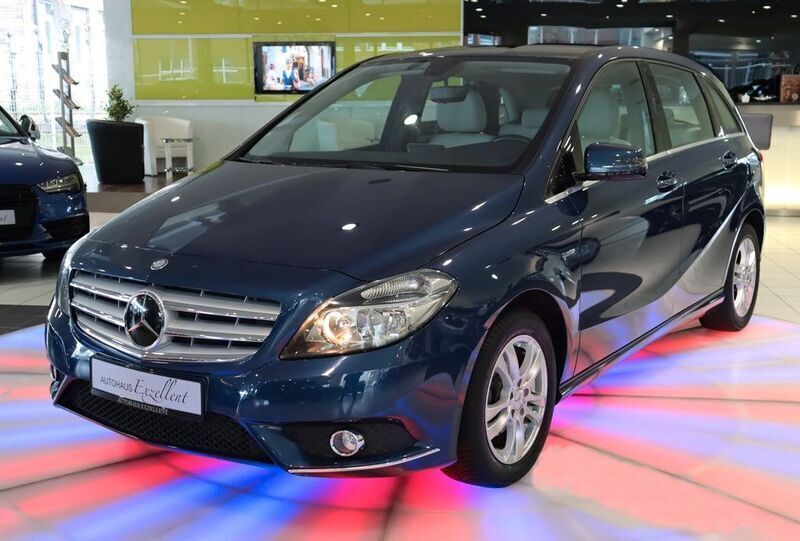 Blau Gebraucht 2011 Mercedes B180 Urban Van / Kleinbus | 11.750 € (Teuer) - Bild 1/4