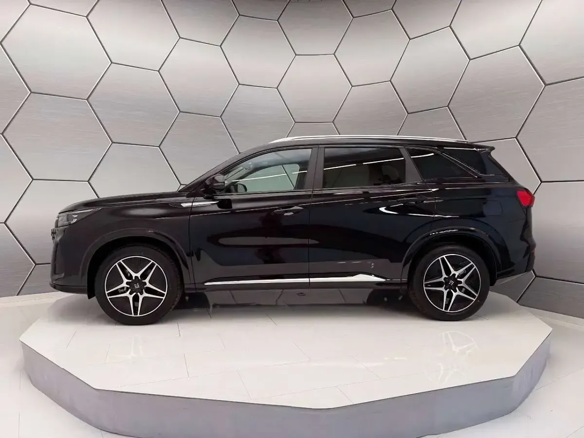 Neu DFSK E5 177 PS (130 kW) 2025 Grau SUV