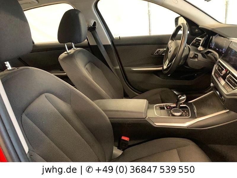 Gebraucht BMW 330e Advantage 252 PS (185 kW) 2020 Rot Limousine