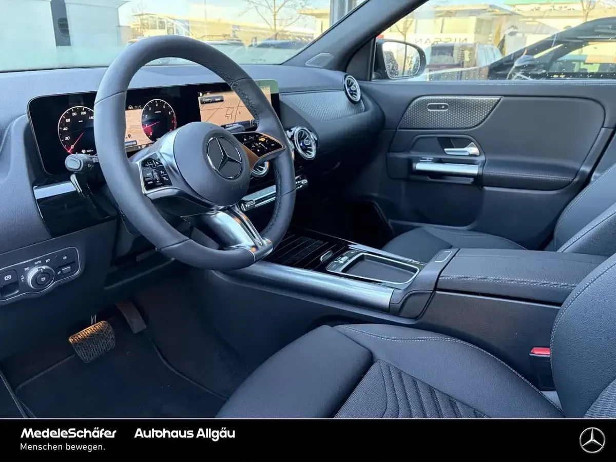 Second-hand Mercedes GLA200 Progressive 163 CP (119 kW) 2026 Negru SUV