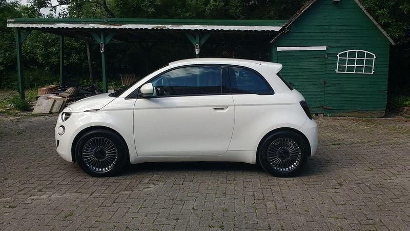 Gebraucht Fiat 500e Icon 86 kW (118 PS) 2022 Weiß Kleinwagen