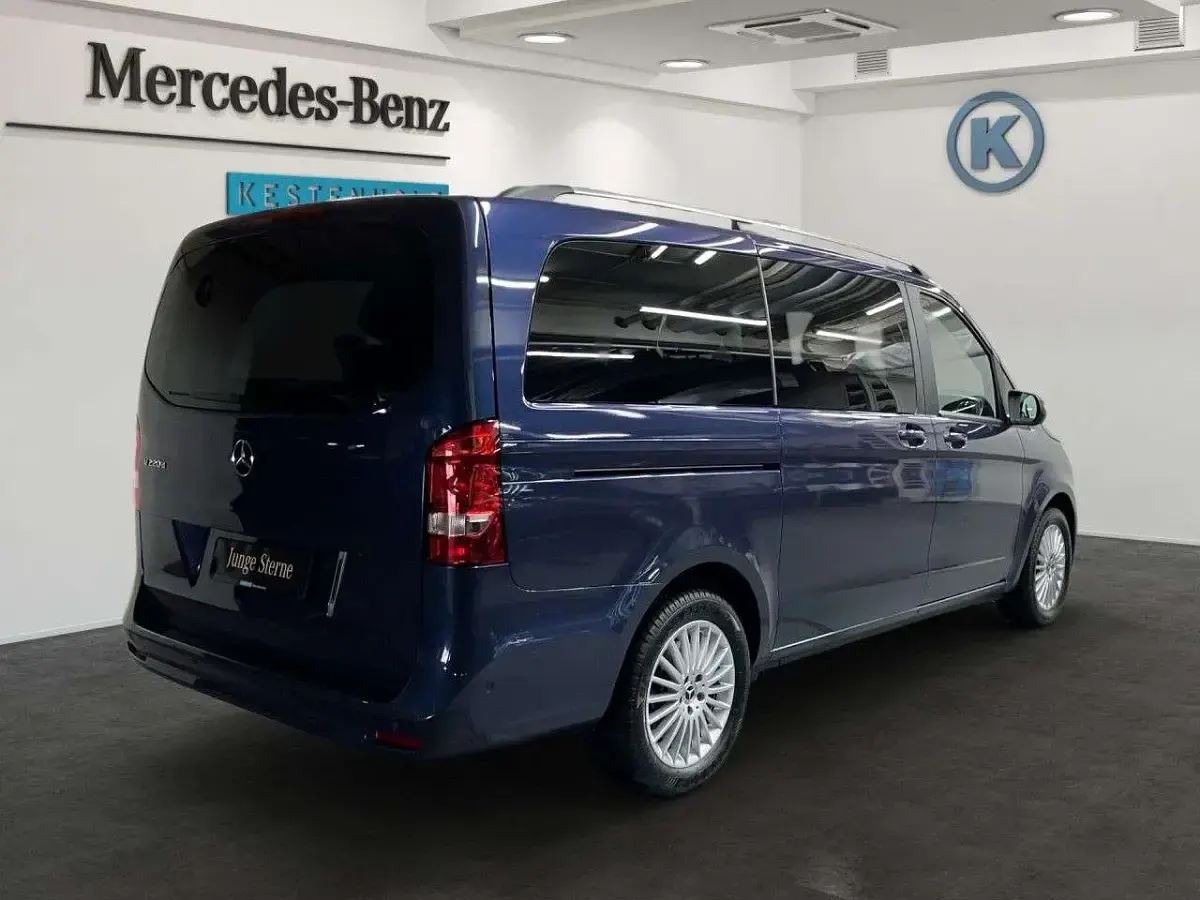 Gebraucht Mercedes V220 222 PS (163 kW) 2024 Blau Van / Kleinbus