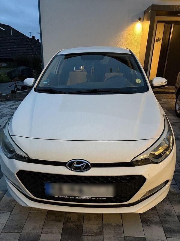 Gebraucht Hyundai i20 75 PS (55 kW) 2016 Weiß Kleinwagen